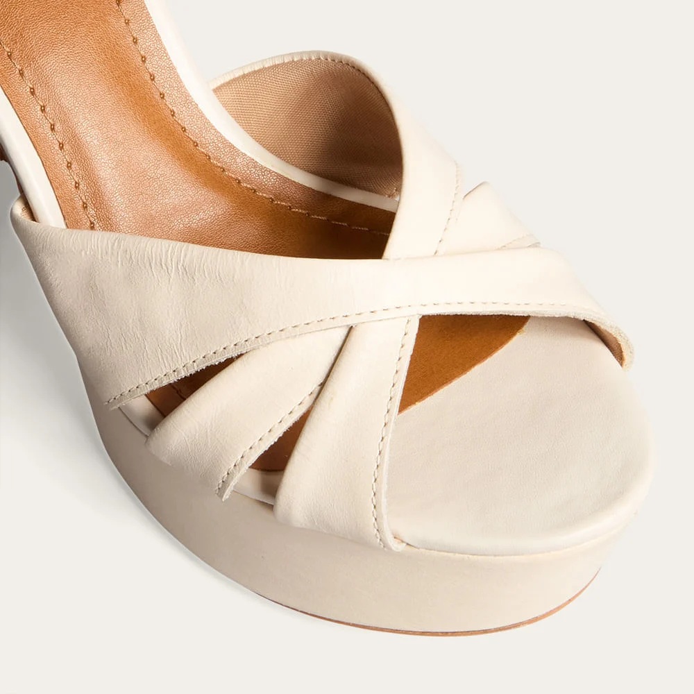 Sandália Plataforma Couro Nobre Soft Salto Grosso Off White Marfim - vista 3 de 3